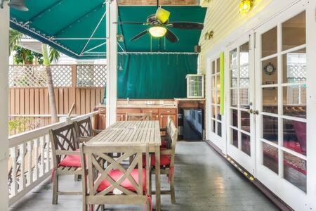 Curry House - Pool, King Bed & Balcony! Room 7 키웨스트 외부 사진