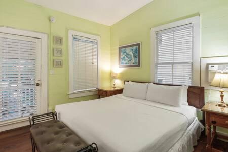 Curry House - Pool, King Bed & Balcony! Room 7 키웨스트 외부 사진