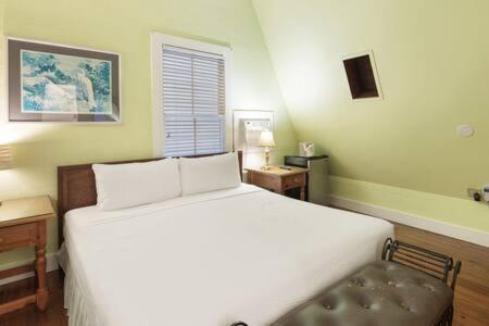 Curry House - Pool, King Bed & Balcony! Room 7 키웨스트 외부 사진