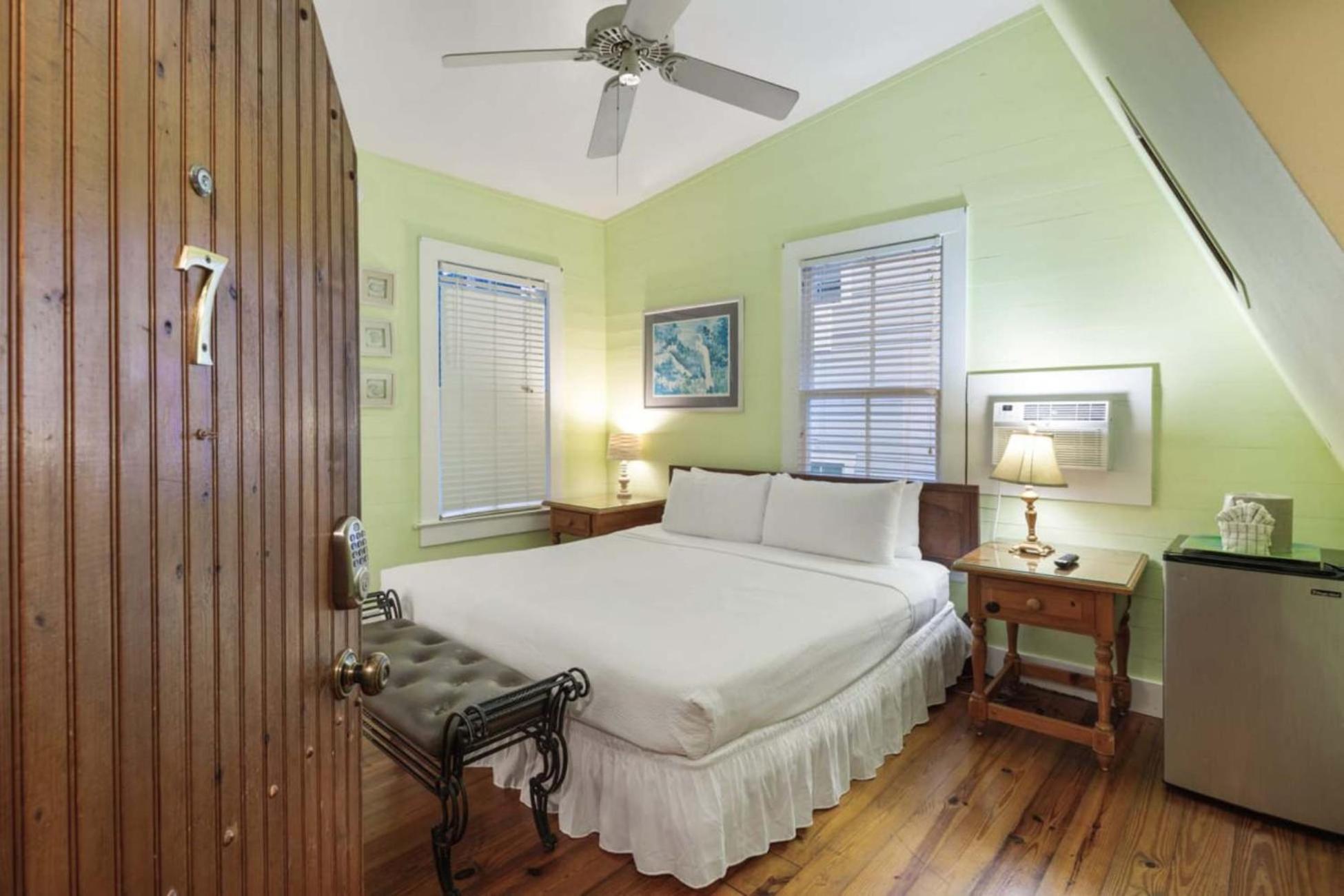 Curry House - Pool, King Bed & Balcony! Room 7 키웨스트 외부 사진